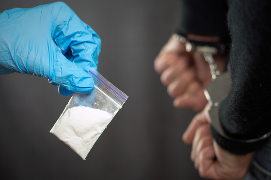 The Jeonnam Provincial Police Agency’s narcotics crime unit said June 30 it had detained 32 Thai nationals on suspicion of violating the Narcotics Control Act. They are alleged to have smuggled in methamphetamine and yaba into Korea and distributed the drugs nationwide. Photo unrelated to story. [GETTY IMAGES BANK]