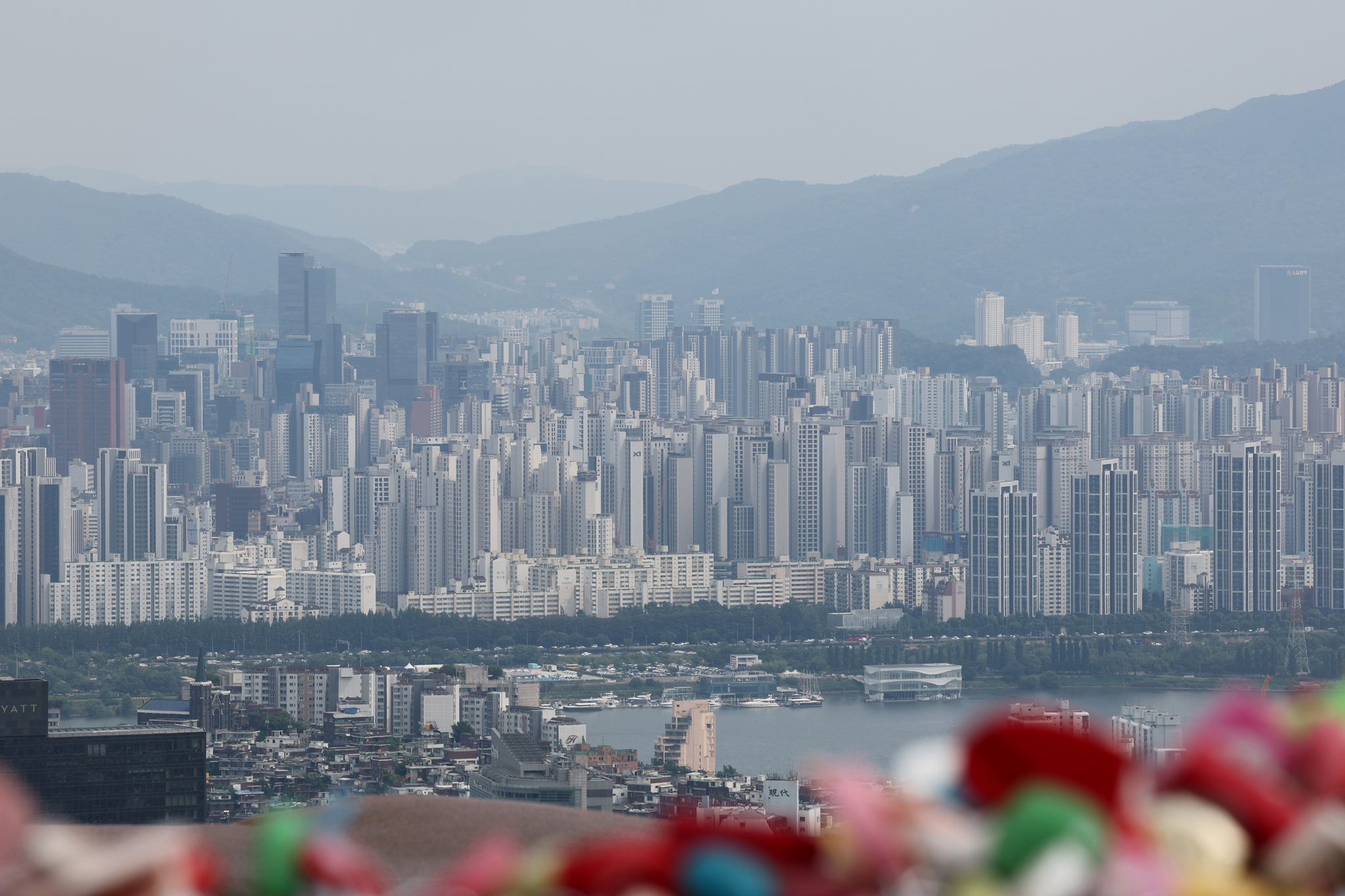 Apartment buildings in Seoul are seen on June 19, as apartment prices in the capital continued to climb, recording the largest weekly increase in six years and nine months in the third week of June. [YONHAP]