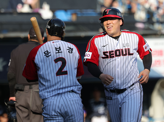 LG Twins outfielder Kim Hyun-soo crosses home base during a game against the Doosan Bears at Jamsil Stadium in Seoul on June 22. [YONHAP] 
