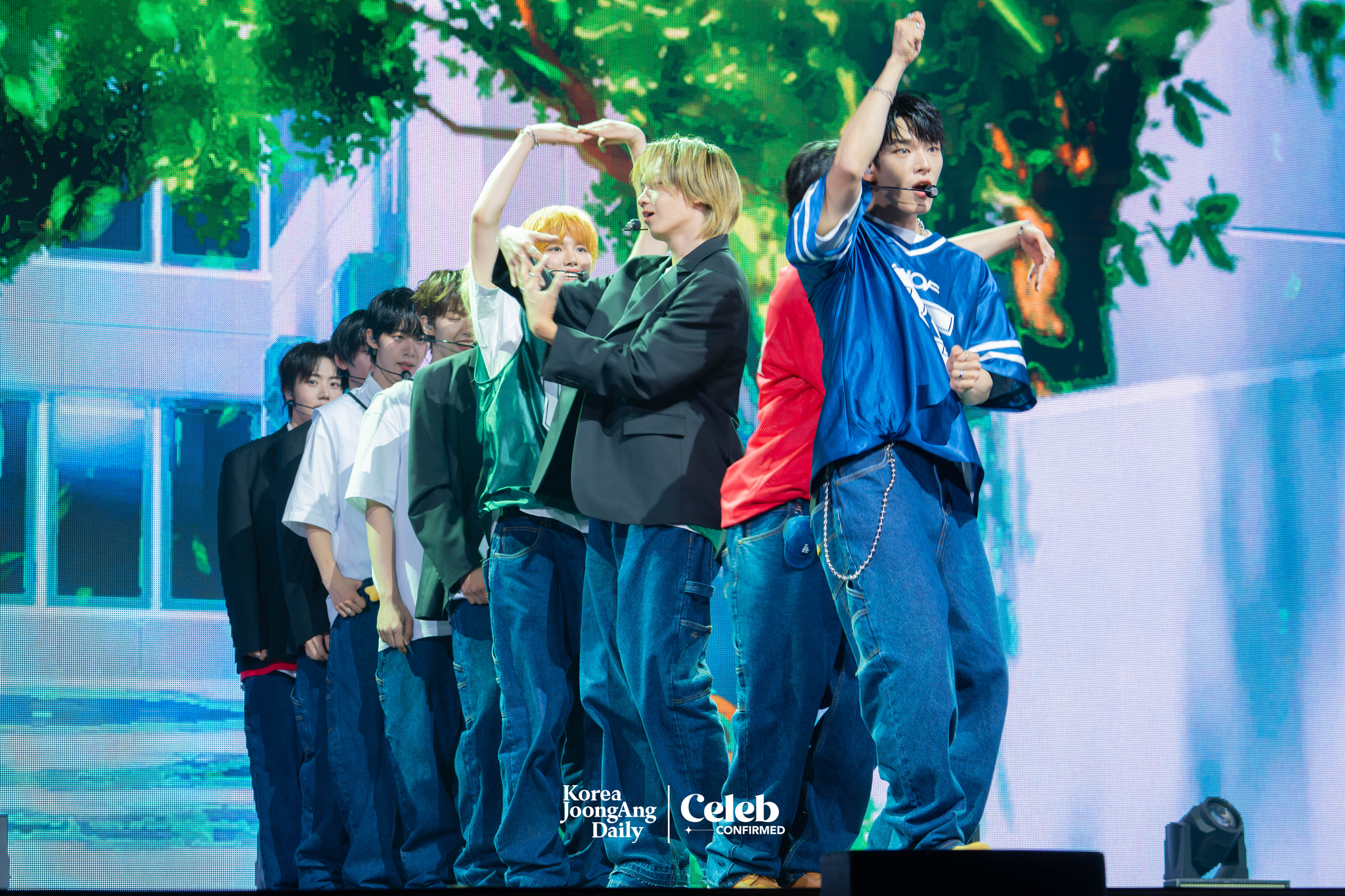 Boy band AHOF performs B-side track “The Universe” during a showcase for the release of its first EP, “Who We Are,” at Yes24 Live Hall in eastern Seoul on July 1. [DANIELA GONZALEZ PEREZ]