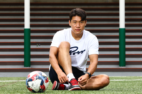 Pohang Steelers’ Lee Ho-jae speaks during an interview with the JoongAng Ilbo at Jung Dae Bu High School ground in Gangnam District, southern Seoul, on June 30. [KIM JONG-HO]