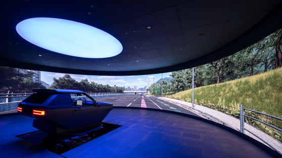 An Arc room, or simulation room, on the second floor is set up with a vehicle, allowing people to virtually test the car using a massive monitor at the UX Studio Seoul in Hyundai Motor's Gangnam office in southern Seoul. [HYUNDAI MOTOR]