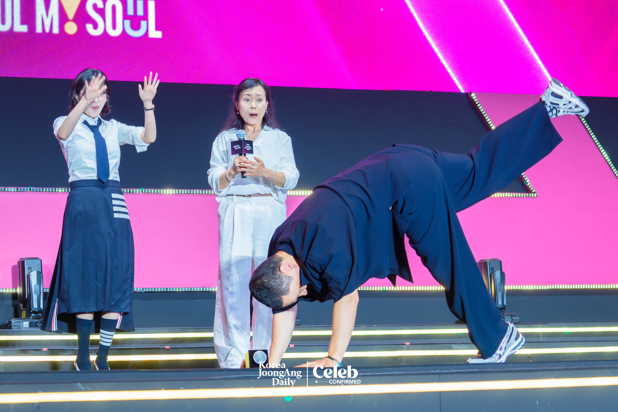 Actors Jo Yu-ri, Kang Ae-sim and Yang Dong-geun during a fan event for the release of the third season of “Squid Game” (2021-) at Seoul Plaza in central Seoul on June 28. [DANIELA GONZALEZ PEREZ]