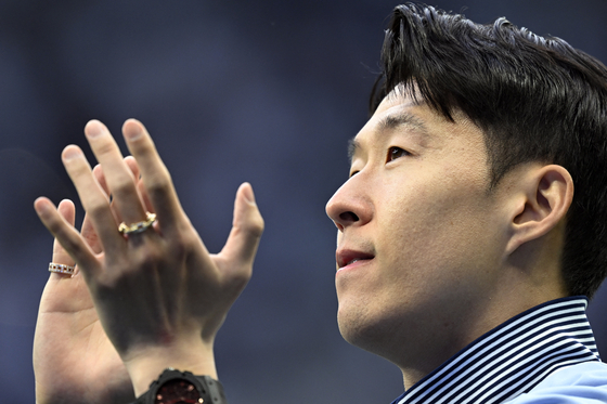 Tottenham Hotspur's Son Heung-min applauds fans during a lap of appreciation after a Premier League match against Brighton at Tottenham Hotspur Stadium in London May 25.  [REUTERS/YONHAP]