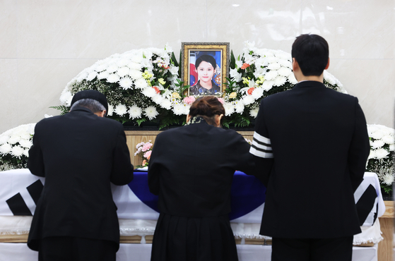 Family members lay flowers during the funeral of late Air Force Master Sgt. Lee Ye-ram at the Armed Forces Capital Hospital in Seongnam, Gyeonggi, on July 20, 2024. [YONHAP]