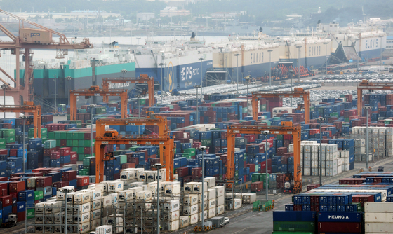 Trade containers are stacked at Pyeongtaek Port in Gyeonggi on July 1. [NEWS1]