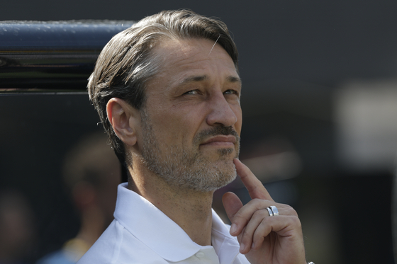 Borussia Dortmund manager Niko Kovac waits for the beginning of the Club World Cup quarterfinal match against Real Madrid in East Rutherford, New Jersey, on July 5. [AP/YONHAP] 