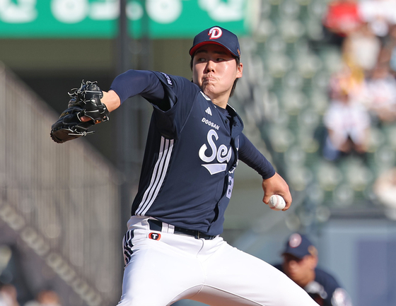 Doosan Bears pitcher Choi Seung-yong pitches during a KBO game against the LG Twins at Jamsil Baseball Stadium in southern Seoul on June 22. [YONHAP] 