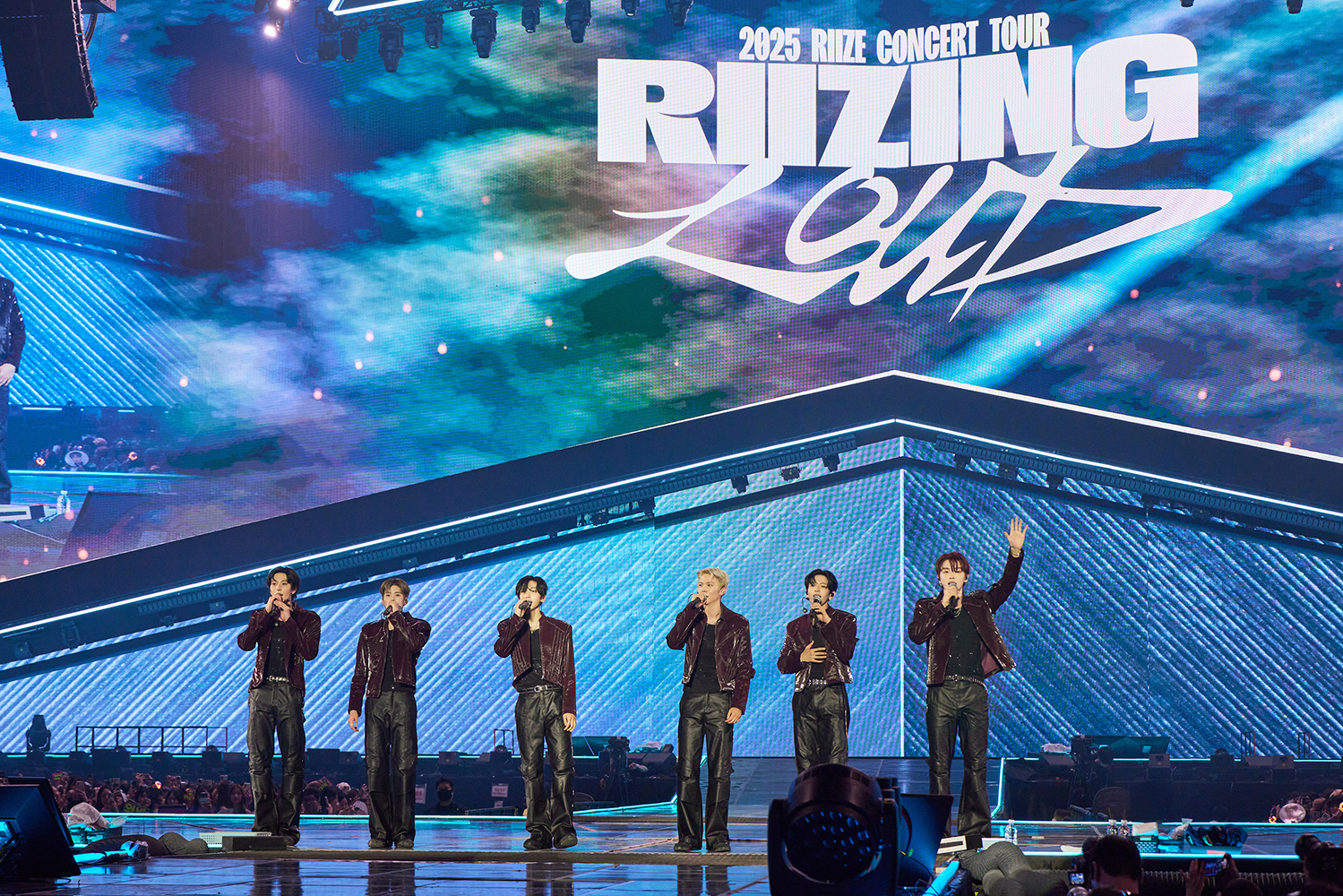 Boy band Riize performs during its first solo concert tour, “Riize Loud,” on July 6 at the KSPO Dome in southern Seoul. [SM ENTERTAINMENT]