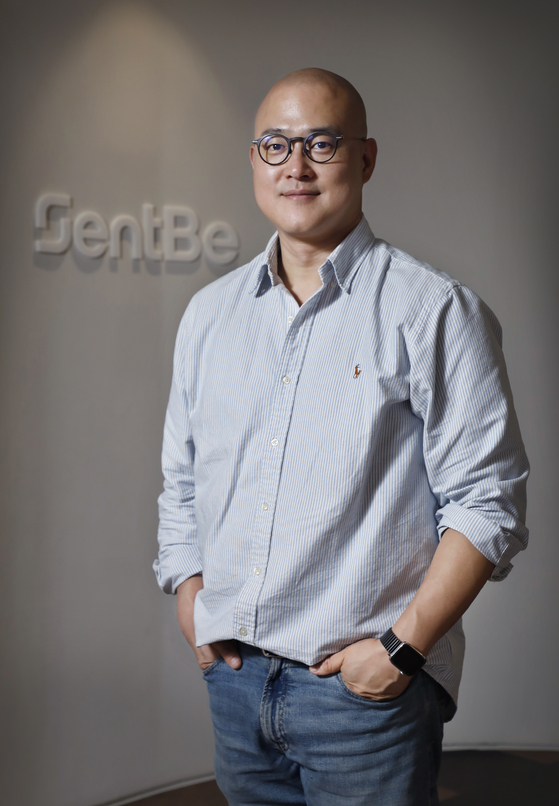 SentBe CEO Alex Choi poses for a photo at the company's Seoul office in Yeouido, western Seoul, before an interview with the Korea JoongAng Daily on June 30. [PARK SANG-MOON]