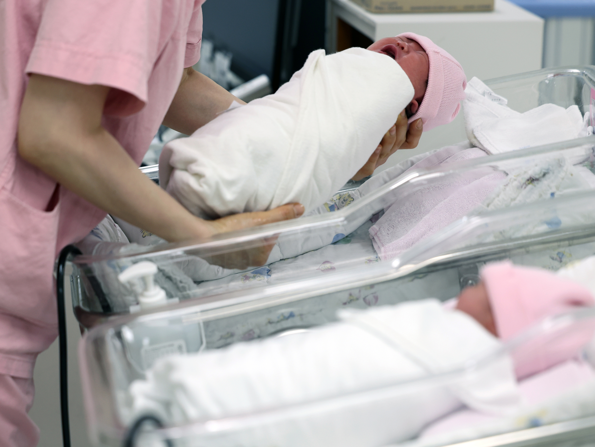 A nurse takes care of a newborn at Korea University Guro Hospital in western Seoul on May 28. [NEWS1] 