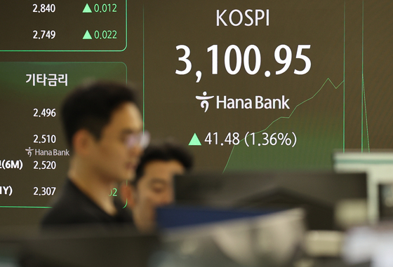 A screen in Hana Bank's trading room in central Seoul shows the Kospi opening on July 8. [YONHAP]