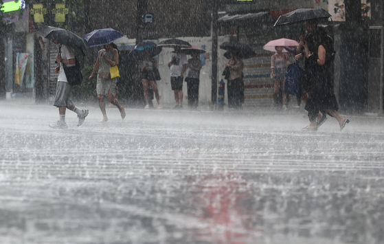 Pedestrians in Jongno District, central Seoul, use umbrellas amid heavy rain across Korea's capital on July 8. [NEWS1]