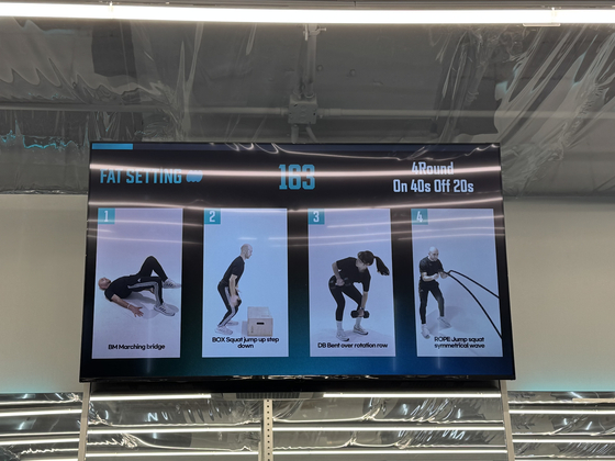 A screen displays detailed instructions and moves during a training session at Fit Station, located in Ttukseom Station in eastern Seoul, on April 17. [CHO JUNG-WOO]