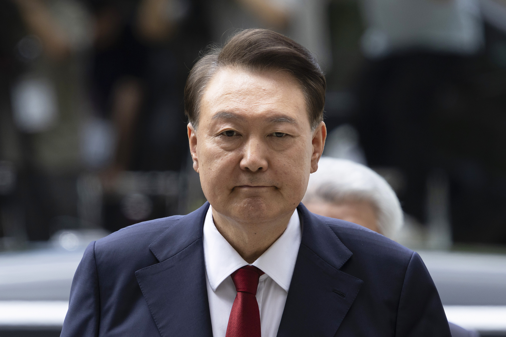 Former President Yoon Suk Yeol enters the Seoul Central District Court in Seocho District, southern Seoul, on July 9 for his pretrial detention hearing. [JOINT PRESS CORPS]