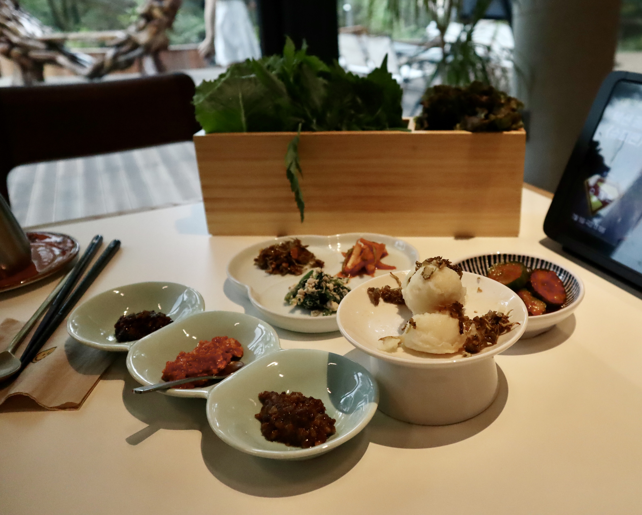 A complimentary appetizer and side dishes are served for dinner at Chef Hong Shin-ae's restaurant in Surak Hyu in Nowon District, northern Seoul, on June 28. [LEE SOO-JUNG]