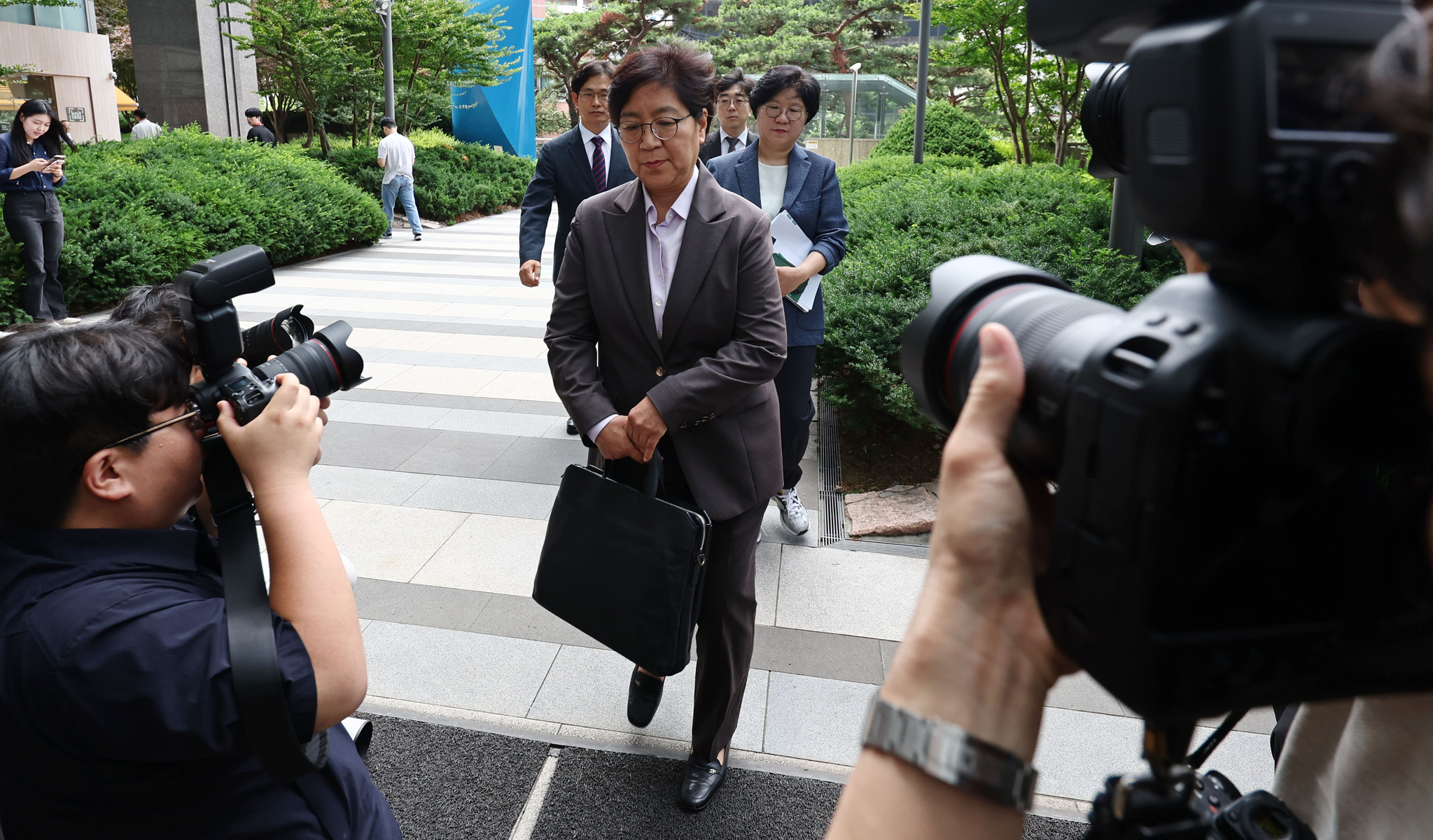 Health and Welfare Minister nominee Chung Eun-kyung arrives at the confirmation hearing preparation office in Jung District, central Seoul, on June 30. [YONHAP]