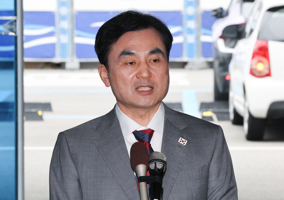 Democratic Party Rep. Ahn Gyu-back speaks to reporters at the Army Welfare Center in Yongsan District, central Seoul on June 27. [NEWS1]