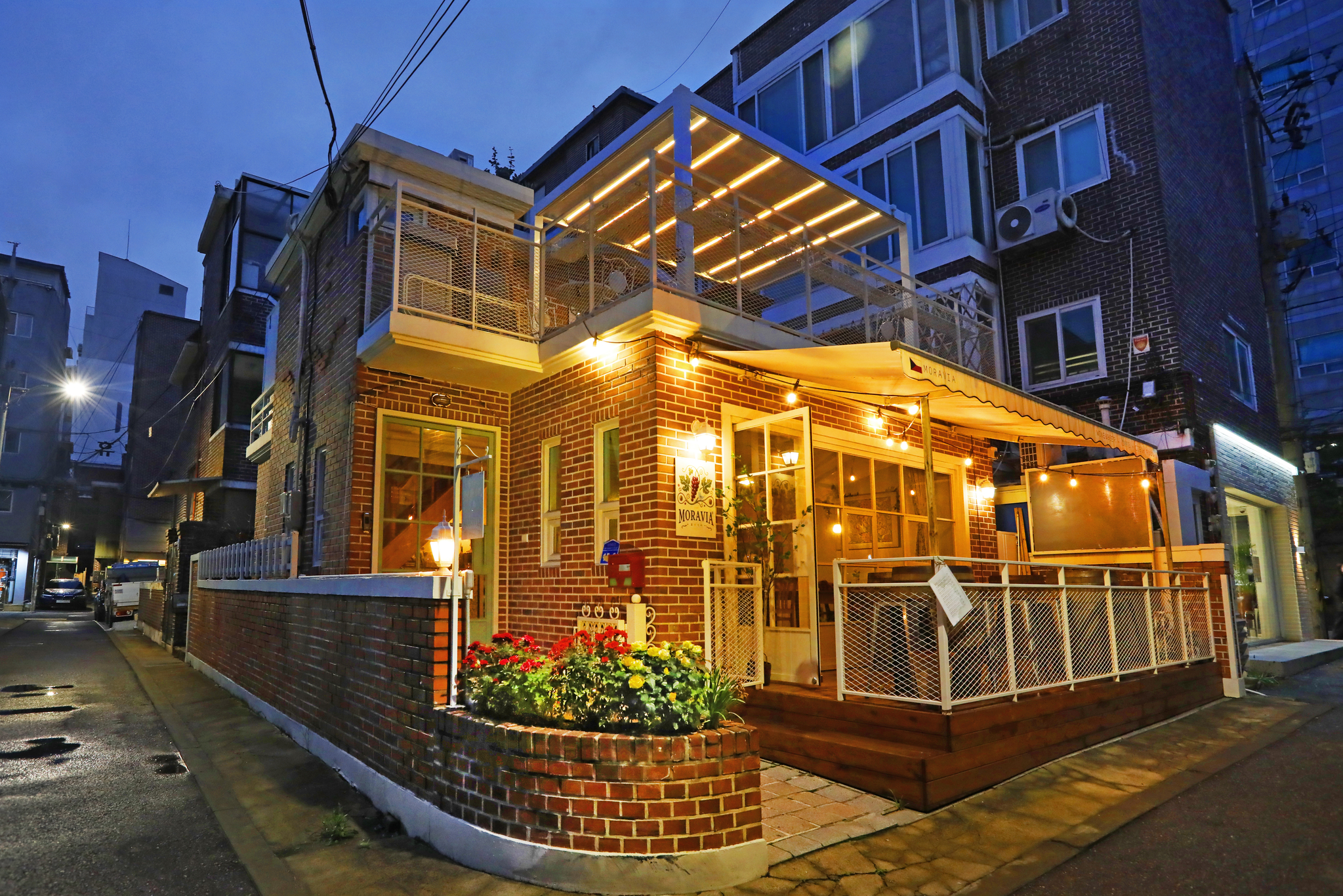 Night view of Moravia, a Czech-Moravian fusion restaurant in Seoul [PARK SANG-MOON]