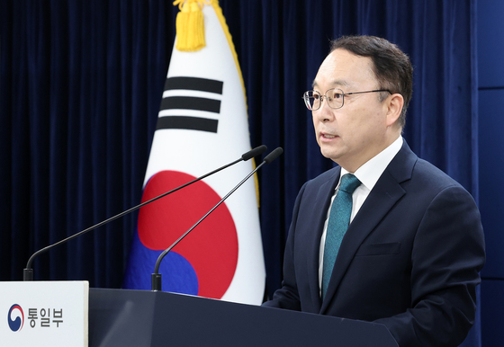 Ministry of Unification spokesperson Koo Byung-sam speaks during a briefing at the government complex in Seoul on July 9. [NEWS1] 