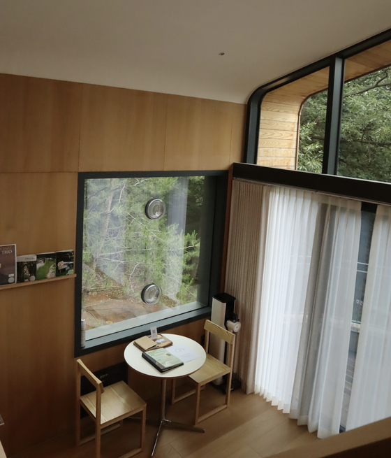 The interior of a tree house at Surak Hyu in Nowon District in northern Seoul on June 28. There are two holes in the window. [LEE SOO-JUNG]