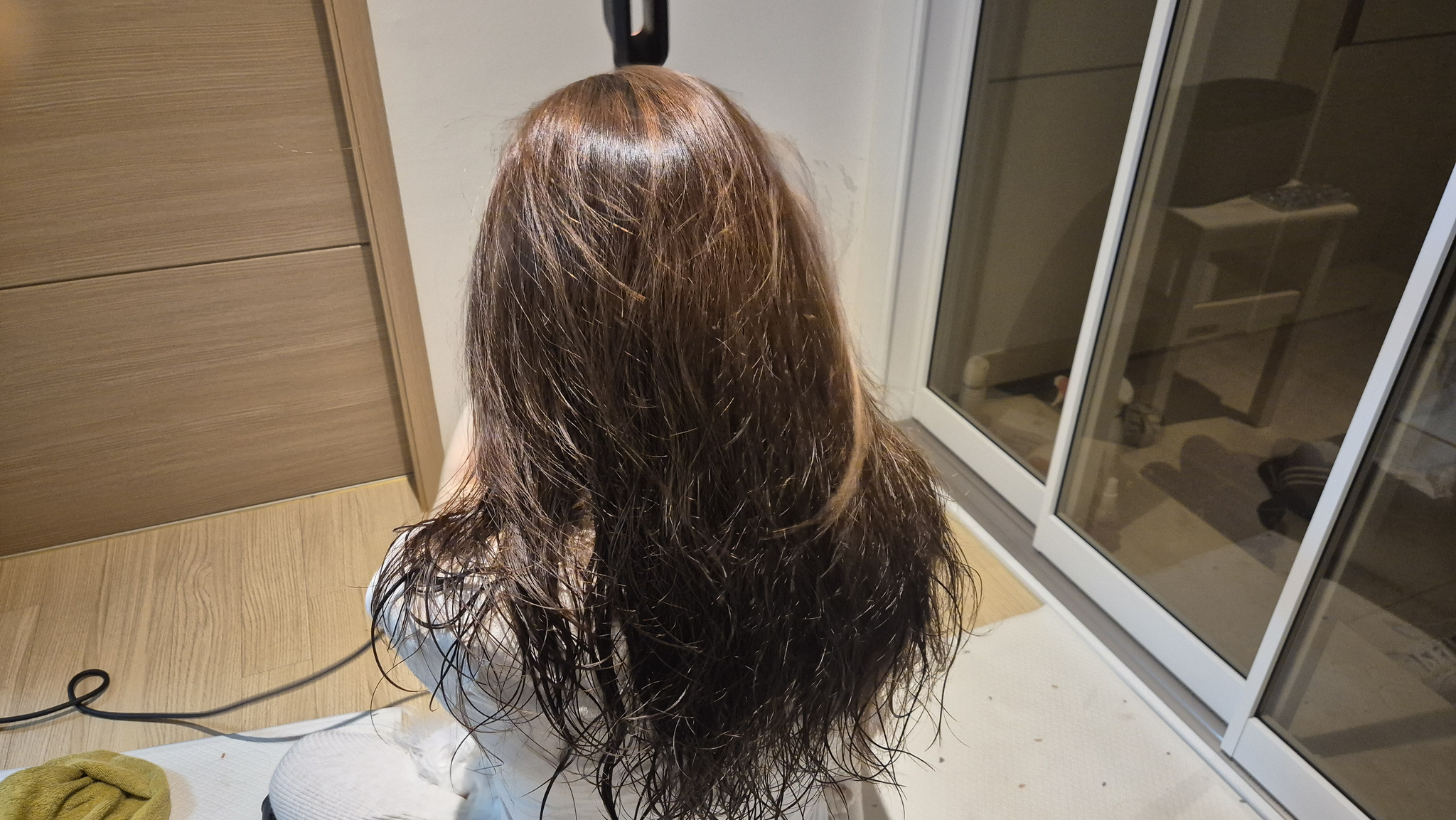 I am using Dyson's new Airwrap Co-anda 2x to blow-dry my hair. [WOO JI-WON]