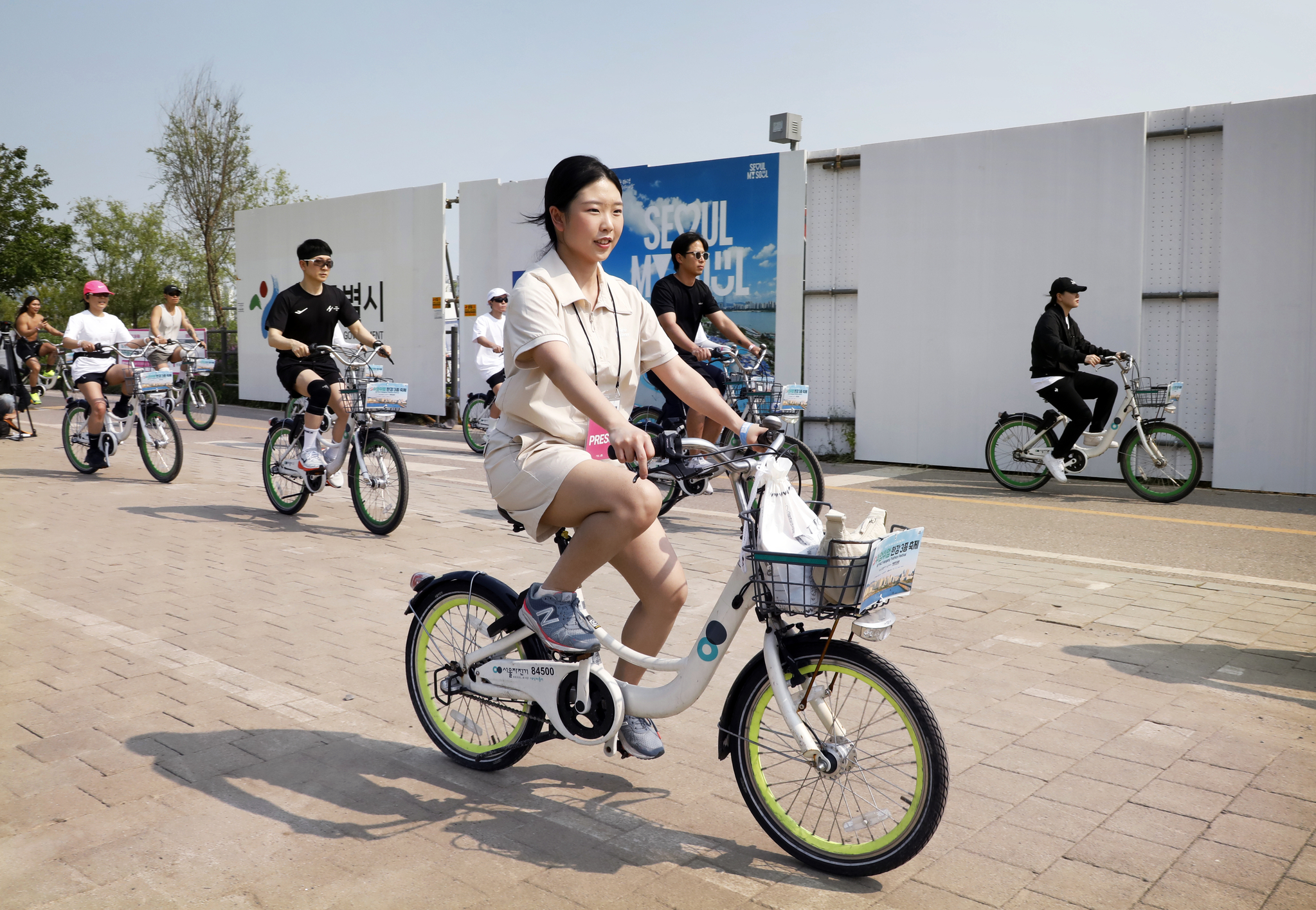 This is me riding a children's public bicycle, Ttareungi, in Ttukseom Hangang Park in eastern Seoul on May 30. As I am shorter than the average Korean height, I had no other option but to ride the kids' bicycle. [PARK SANG-MOON]