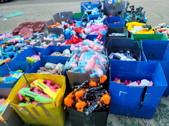 Water guns used at Waterbomb Seoul 2025 are delivered to TRU, an environmental nonprofit based in Gyeonggi, in this photo uploaded by agency official Park Jun-seong on July 8. [SCREEN CAPTURE]