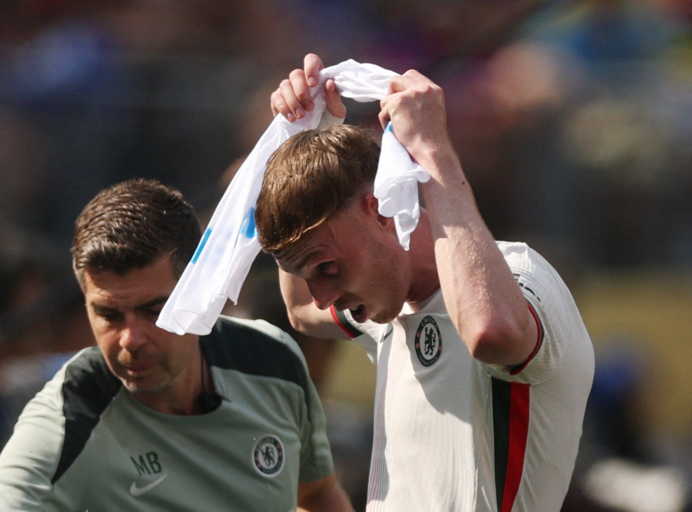 Chelsea's Cole Palmer cools down during the second half cooling break in a match against Fluminense at MetLife Stadium in East Rutherford, New Jersey, on July 8. [REUTERS/YONHAP]