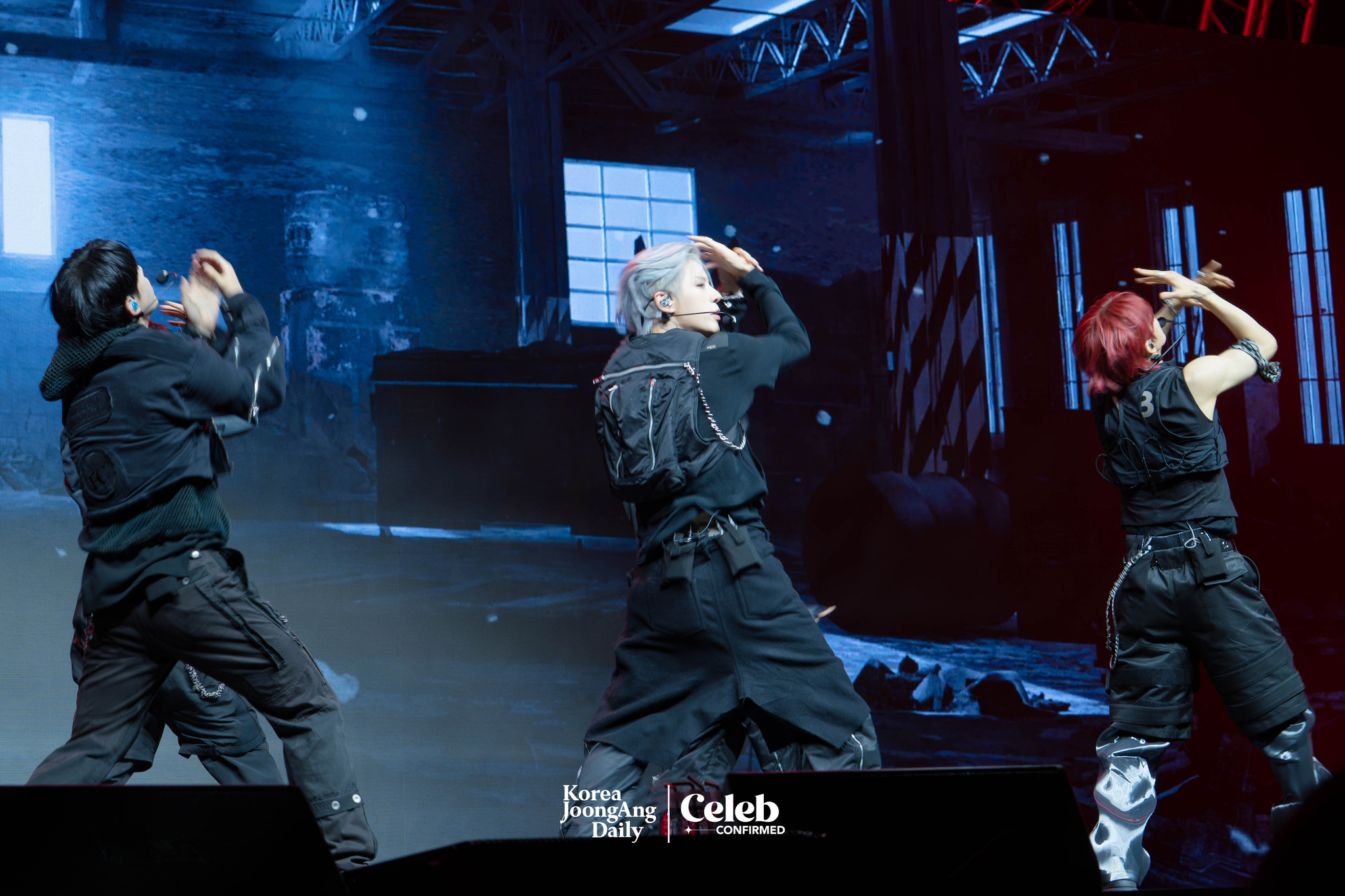 Boy band NOWZ performs lead track “Everglow” during a showcase for the release of its first EP, “Ignition,” at Yes24 Live Hall in eastern Seoul on July 9. [DANIELA GONZALEZ PEREZ]