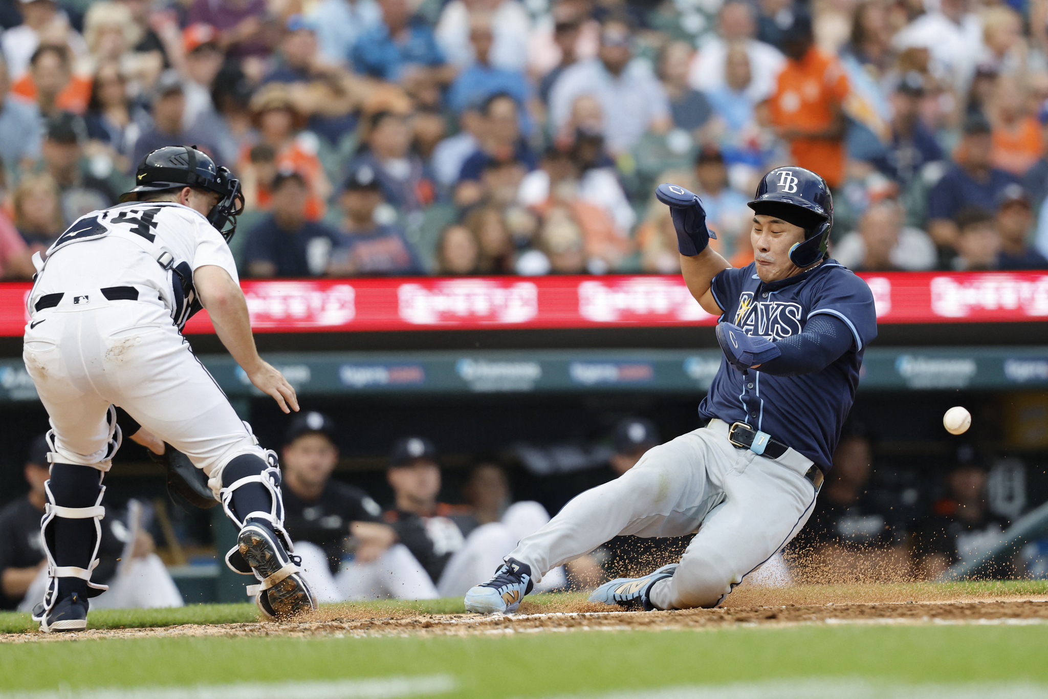 Tampa Bay Rays shortstop Kim Ha-seong slides into safe at home ahead of the throw to Detroit Tigers catcher Jake Rogers in the sixth inning at Comerica Park in Detroit, Michigan on July 9. [REUTERS/YONHAP]