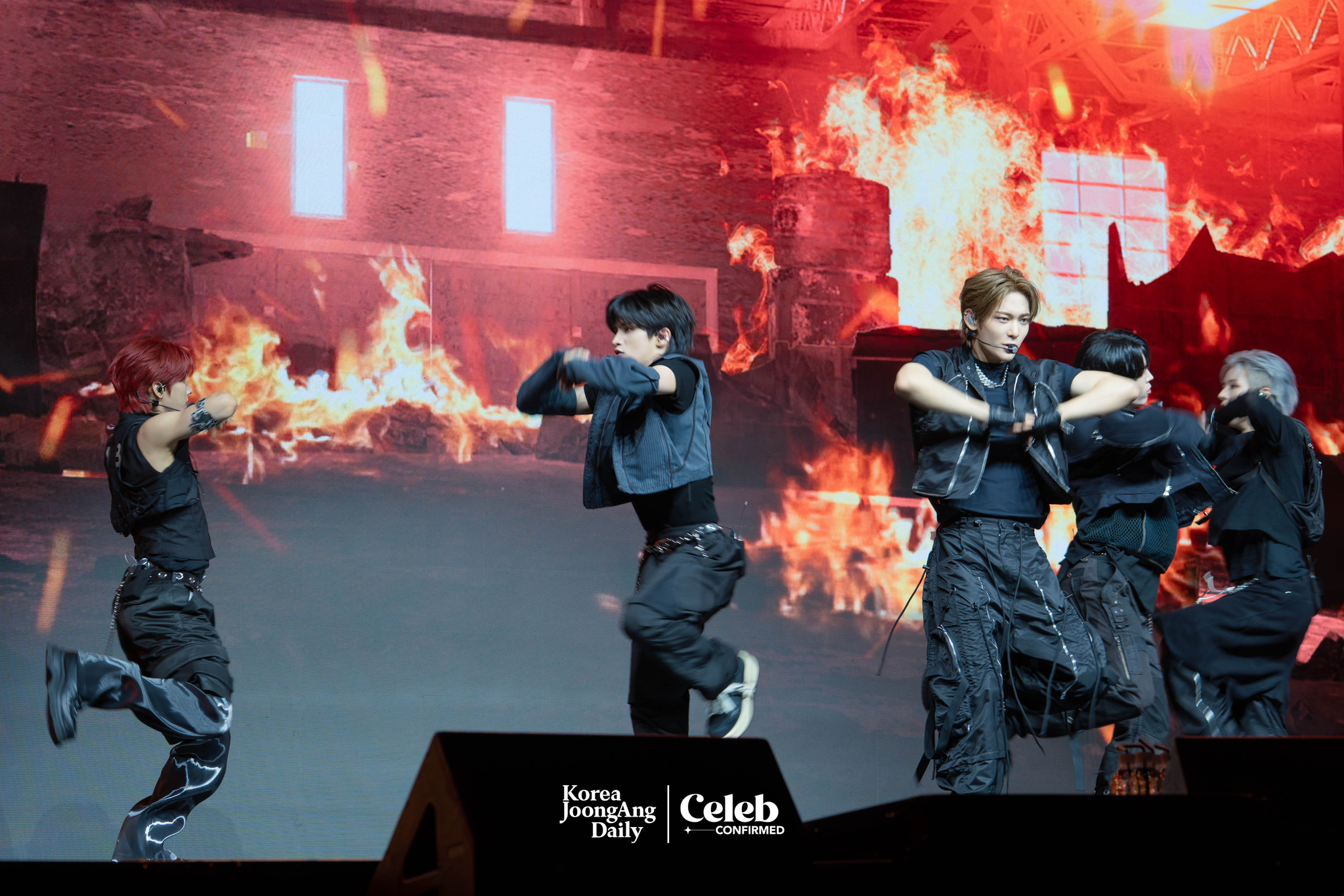 Boy band NOWZ performs lead track “Everglow” during a showcase for the release of its first EP, “Ignition,” at Yes24 Live Hall in eastern Seoul on July 9. [DANIELA GONZALEZ PEREZ]