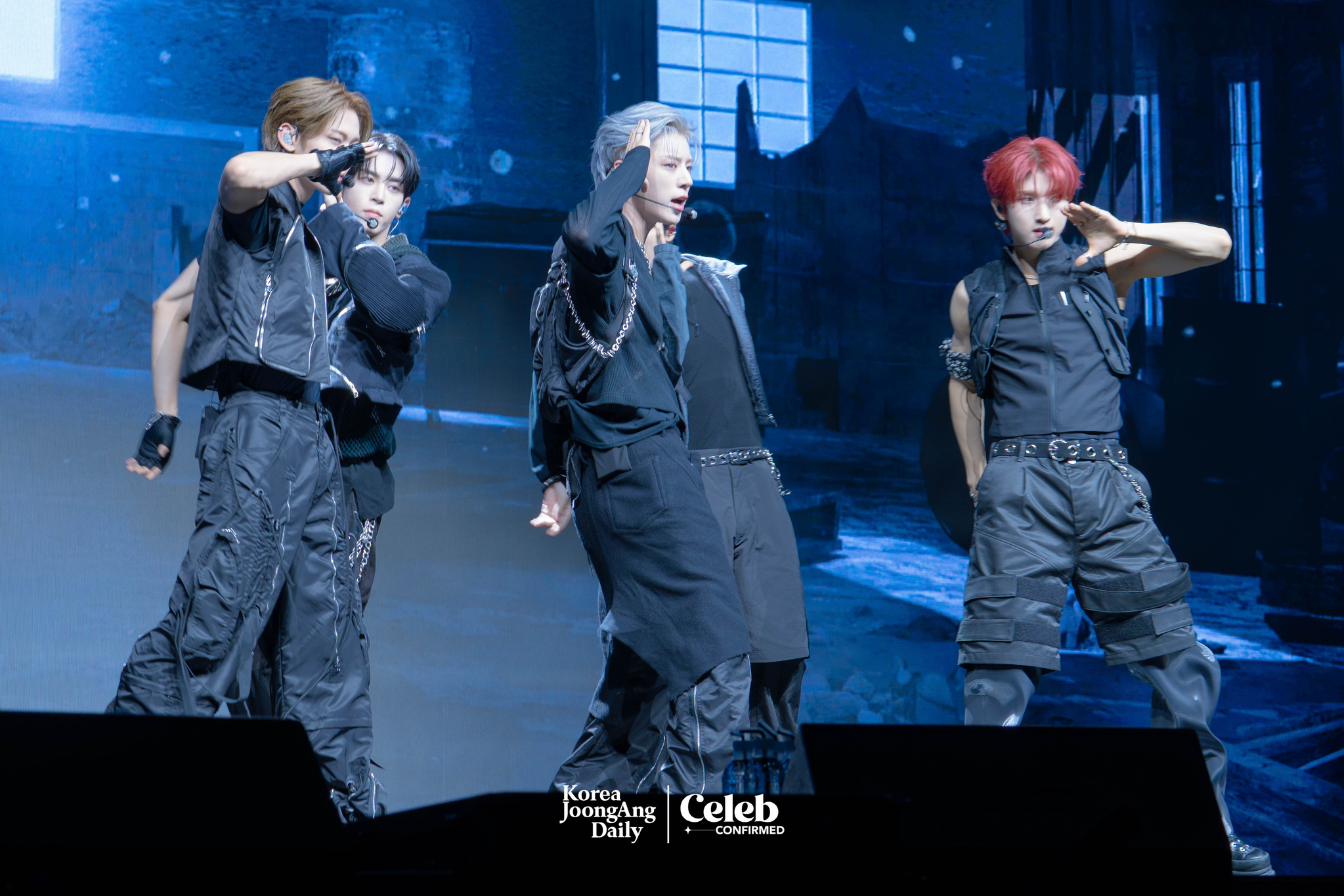 Boy band NOWZ performs lead track “Everglow” during a showcase for the release of its first EP, “Ignition,” at Yes24 Live Hall in eastern Seoul on July 9. [DANIELA GONZALEZ PEREZ]