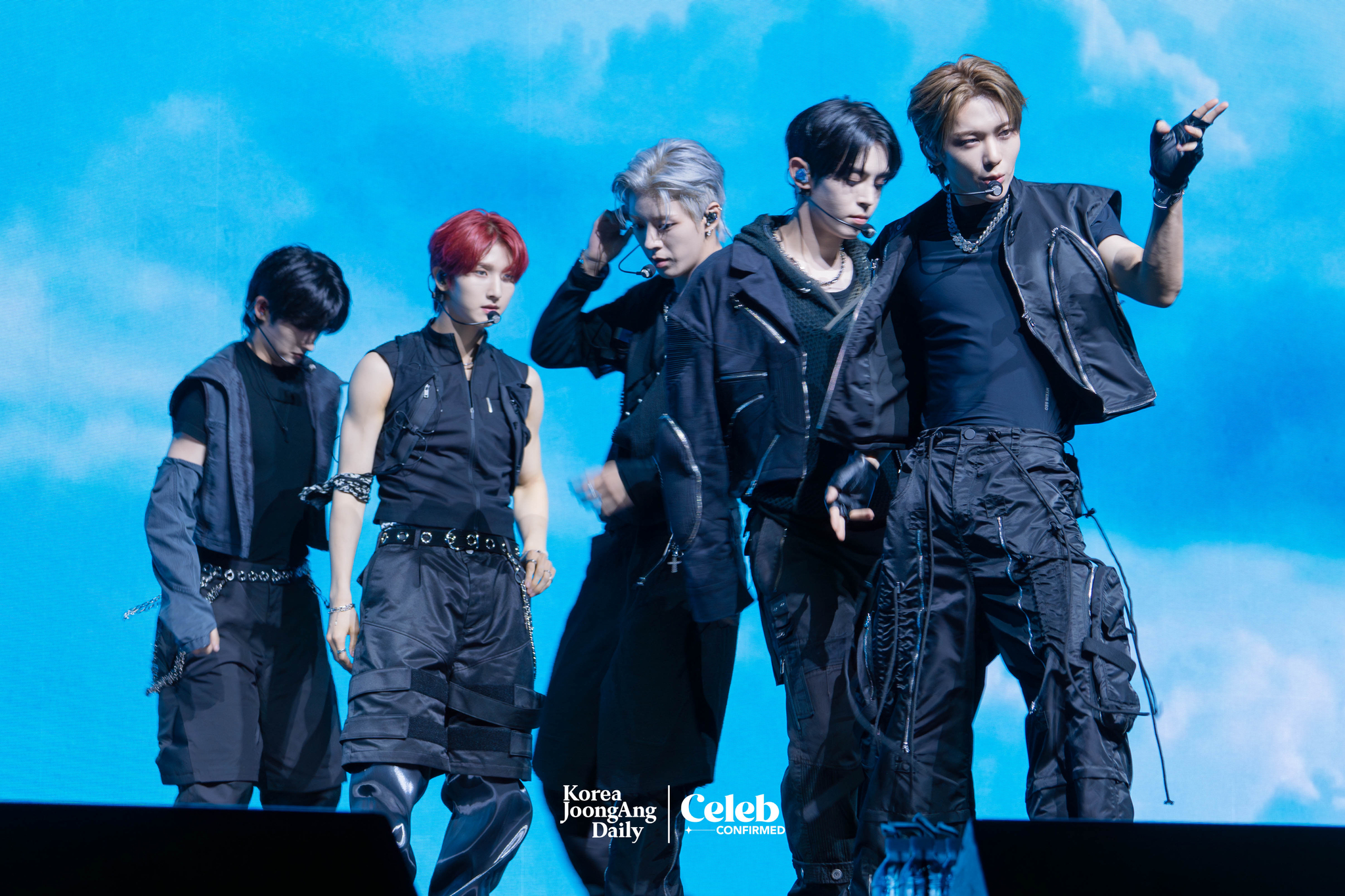 Boy band NOWZ performs B-side track “Fly to the Youth” during a showcase for the release of its first EP, “Ignition,” at Yes24 Live Hall in eastern Seoul on July 9. [DANIELA GONZALEZ PEREZ]