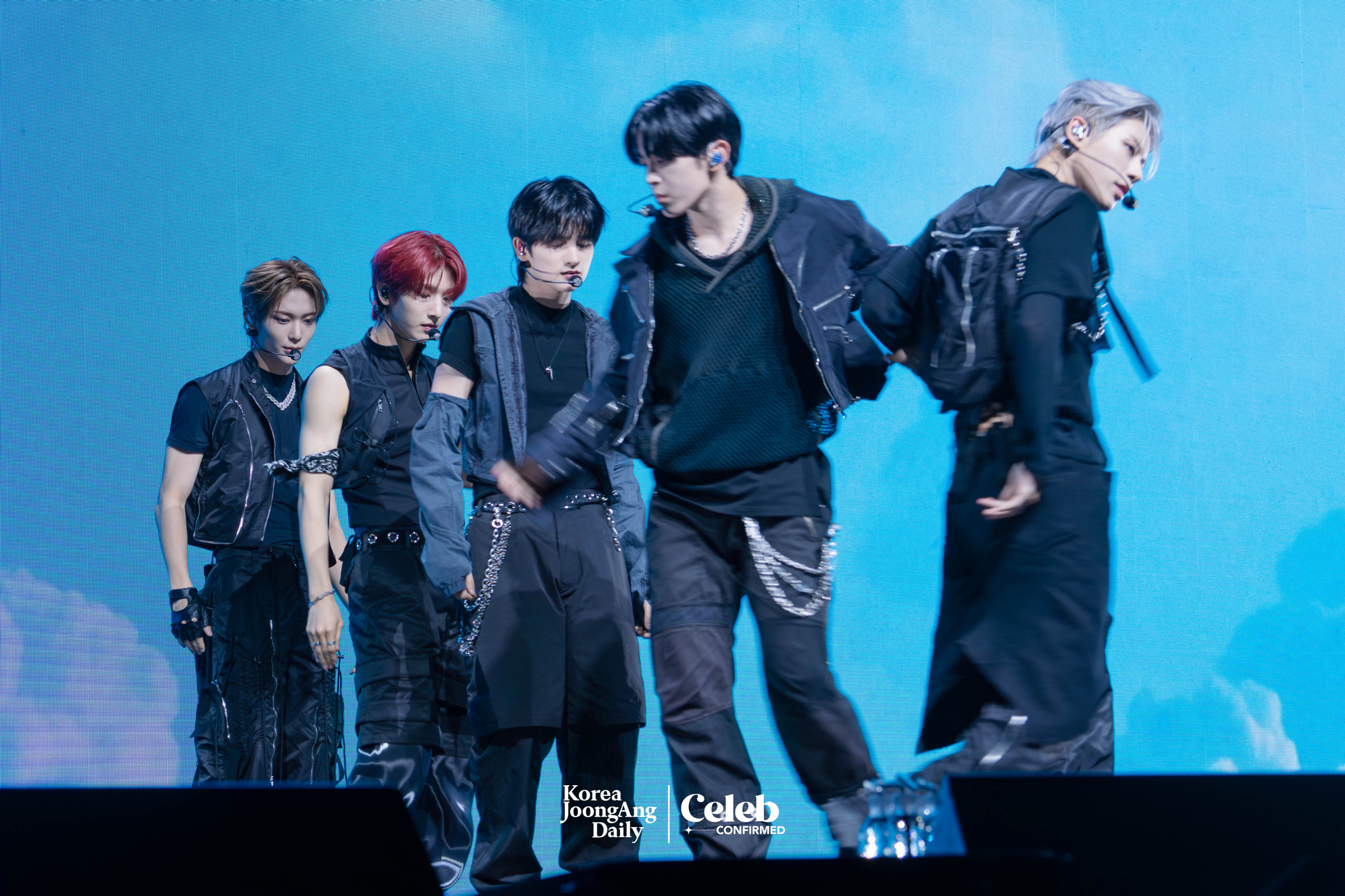 Boy band NOWZ performs B-side track “Fly to the Youth” during a showcase for the release of its first EP, “Ignition,” at Yes24 Live Hall in eastern Seoul on July 9. [DANIELA GONZALEZ PEREZ]