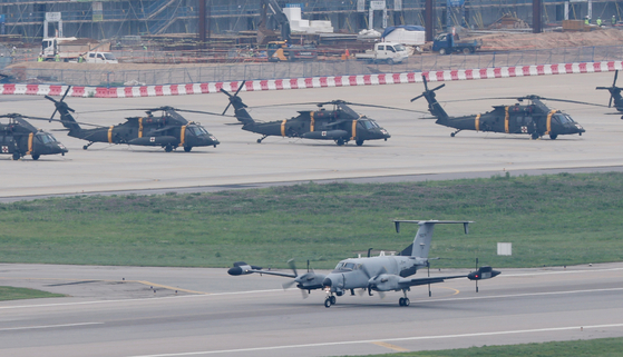 A U.S. RC-12X Guardrail reconnaissance aircraft takes off from Camp Humphreys in Pyeongtaek, Gyeonggi on May 23. [NEWS1] 