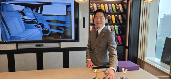 Choi Won-geun, manager at Rolls-Royce Motor Cars Seoul, speaks with reporters at the Rolls-Royce Private Office Seoul on the 12th floor of Lotte World Tower in Jamsil-dong, southern Seoul, on June 27. [PARK YOUNG-WOO]