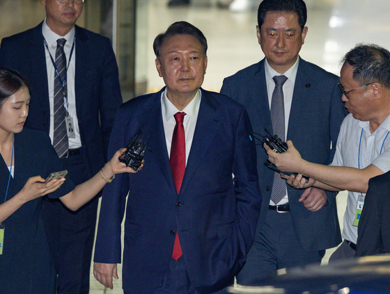 Former President Yoon Suk Yeol leaves the Seoul Central District Court in southern Seoul after the pretrial detention hearing on July 9. [JOINT PRESS CORPS]
