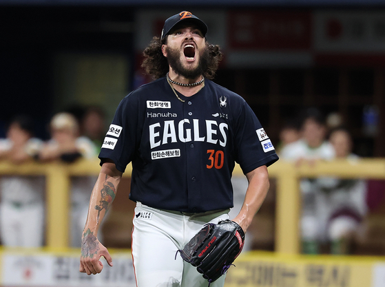 Hanwha Eagles starter Cody Ponce celebrates after retiring a batter during a Korea Baseball Organization regular-season game against the Kiwoom Heroes at Gocheok Sky Dome in Seoul on July 4. [NEWS1]