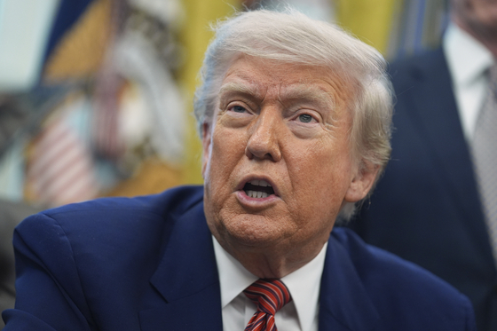 President Donald Trump speaks to reporters in the Oval Office of the White House, May 23, 2025, in Washington. [AP/YONHAP]