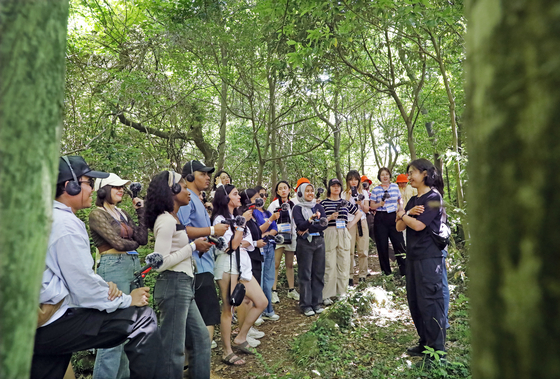 The Jeju Net-Zero Tour takes students to the Hwasun Gotjawal Eco Forest on June 5. [KOREA JOONGANG DAILY]