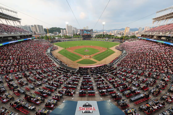 Fans attend a Korea Baseball Organization regular-season game between the home team Kia Tigers and the SSG Landers at Gwangju-Kia Champions Field in Gwangju on July 2. [YONHAP]
