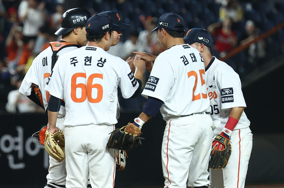 Hanwha Eagles players celebrate their 14-8 win over the Kia Tigers in the clubs' Korea Baseball Organization regular-season game at Daejeon Hanwha Life Ballpark in Daejeon on July 8. [YONHAP]