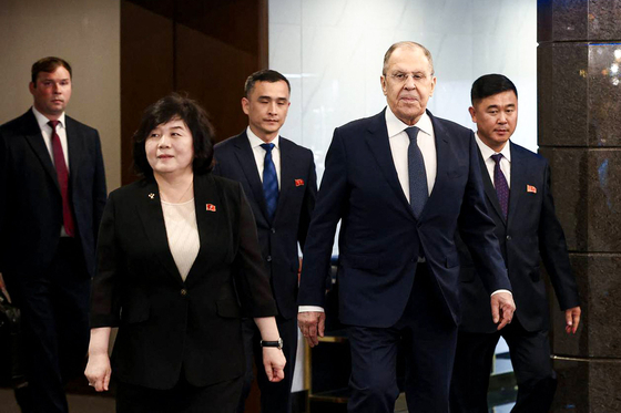 This handout photograph taken and released by the Russian Foreign Ministry on July 12 shows Russia's Foreign Minister Sergey Lavrov as he arrives for a meeting with his North Korean counterpart Choe Son-hui in Wonsan, North Korea. [AFP/YONHAP]