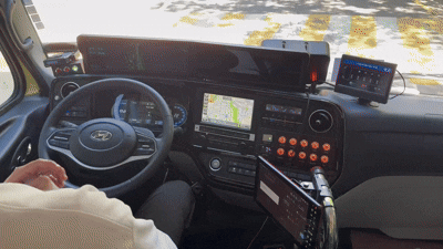 Dongjak A01, a self-driving village bus, operates autonomously as a driver sits without touching the steering wheel during its route from Soongsil University to Chung-Ang University in Dongjak District, southern Seoul, on July 11. [CHO JUNG-WOO]