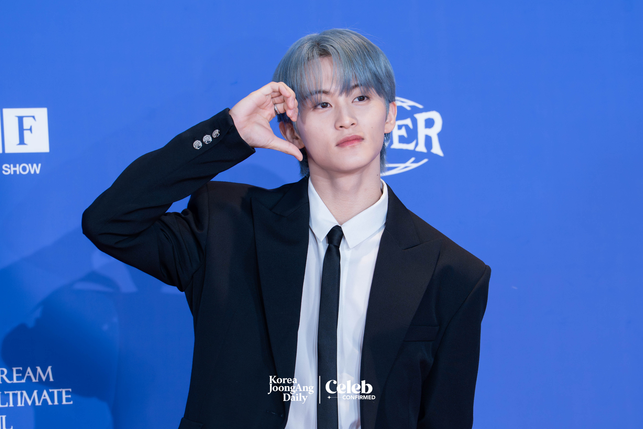 NCT Dream’s Mark poses for photos during a news conference for the release of the band's fifth full-length album, “Go Back to the Future,” at Lotte Cinema World Tower in southern Seoul on July 14. [DANIELA GONZALEZ PEREZ]