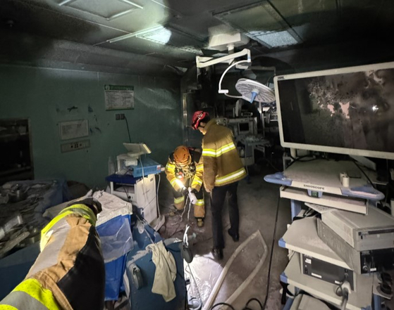 Firefighters perform safety measures after a fire broke out at an operating room at Chosun University Hospital in Gwangju on July 14. [GWANGJU FIRE AND SAFETY HEADQUARTERS]
