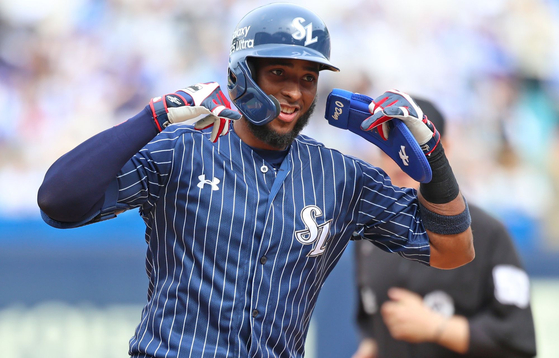 Samsung Lions first baseman Lewin Diaz in action during a KBO game against the NC Dinos at Daegu Samsung Lions Park in Daegu on April 27. [SAMSUNG LIONS]