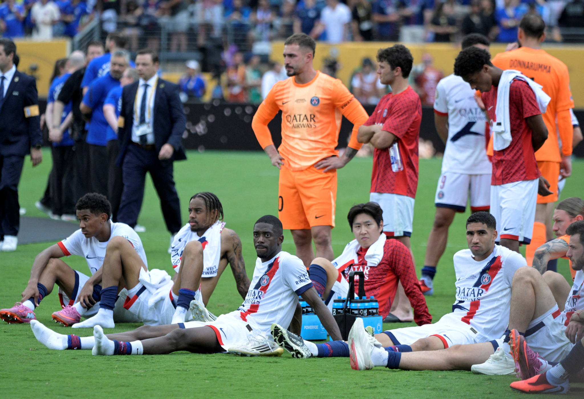 Paris St Germain's Ousmane Dembele, Senny Mayulu, Bradley Barcola, Lee Kang-in and Achraf Hakimi look dejected after the Chelsea v Paris St Germain match on July 13, 2025. [REUTERS/YONHAP]