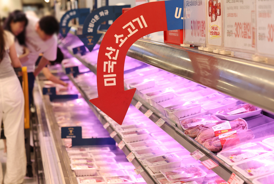 U.S. beef products are being sold at a supermarket in Seoul on July 15. [YONHAP]